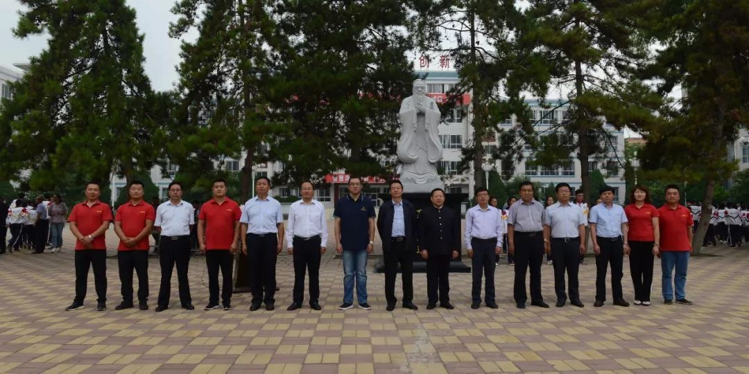 临夏市中学孔子像落成揭幕仪式隆重举行