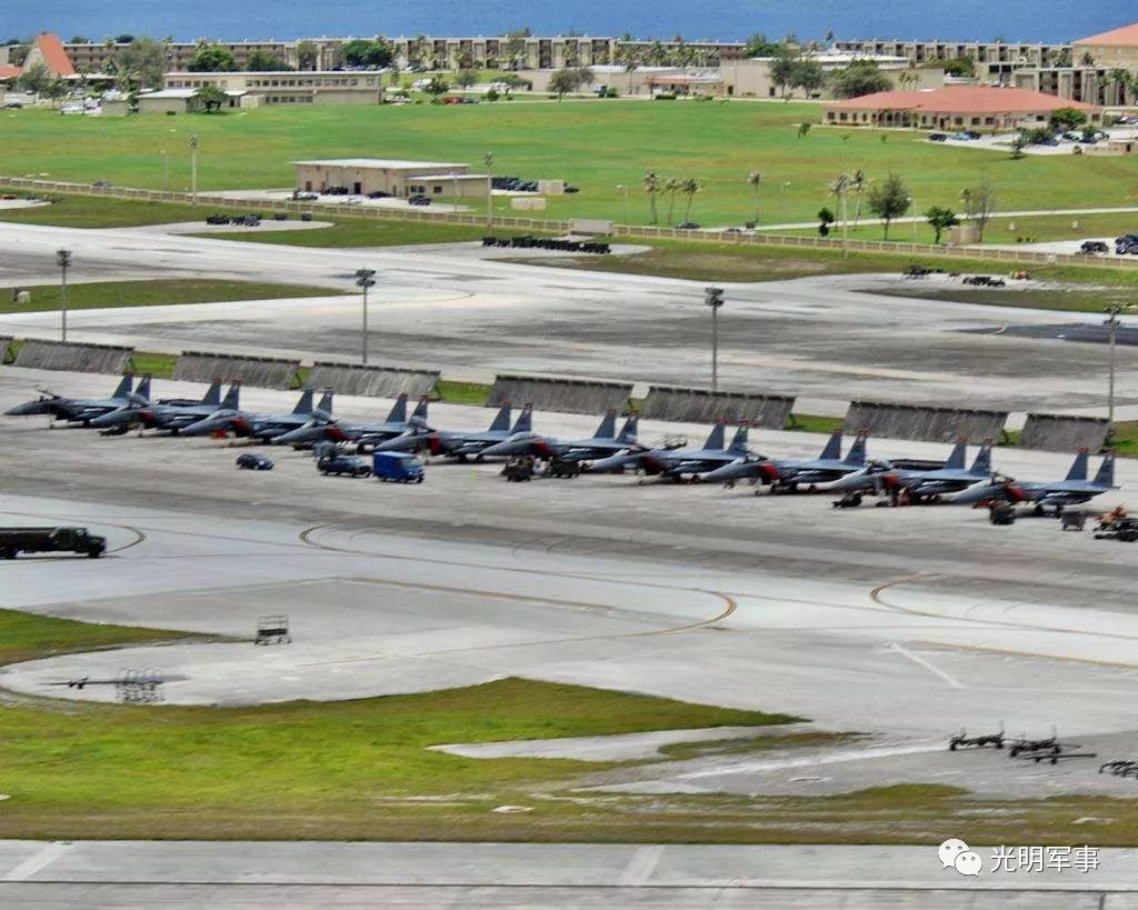 在关岛安德森空军基地现已驻有美空军第3师第43联队的15架b-52战略