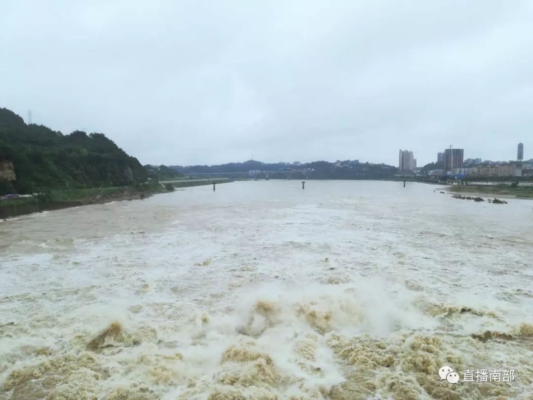 近日雨天连绵不断 导致嘉陵江上游陆续涨水 南部也做出对策 红岩子