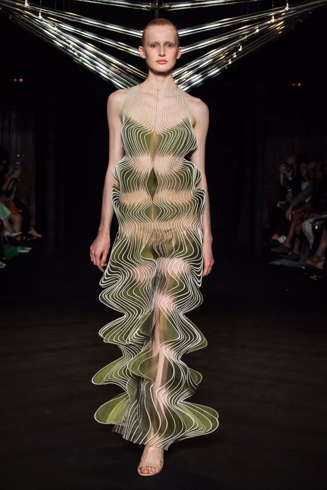 IRISVANHERPEN2018秋冬高级定制秀场