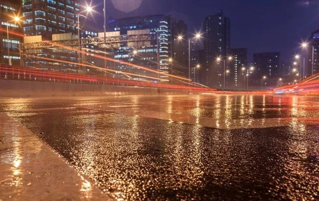 科普| 梅雨季雨纷纷,你的电动汽车能防水吗?