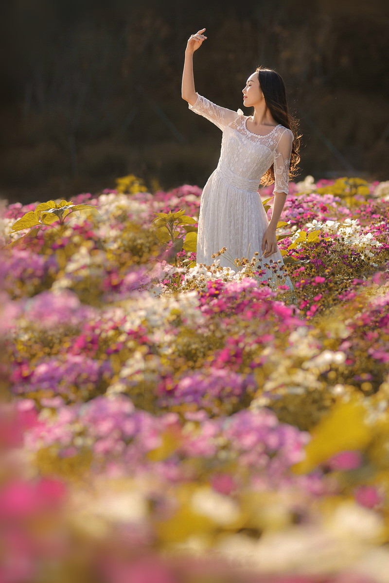 美女摄影:花田留倩影,人花两相醉