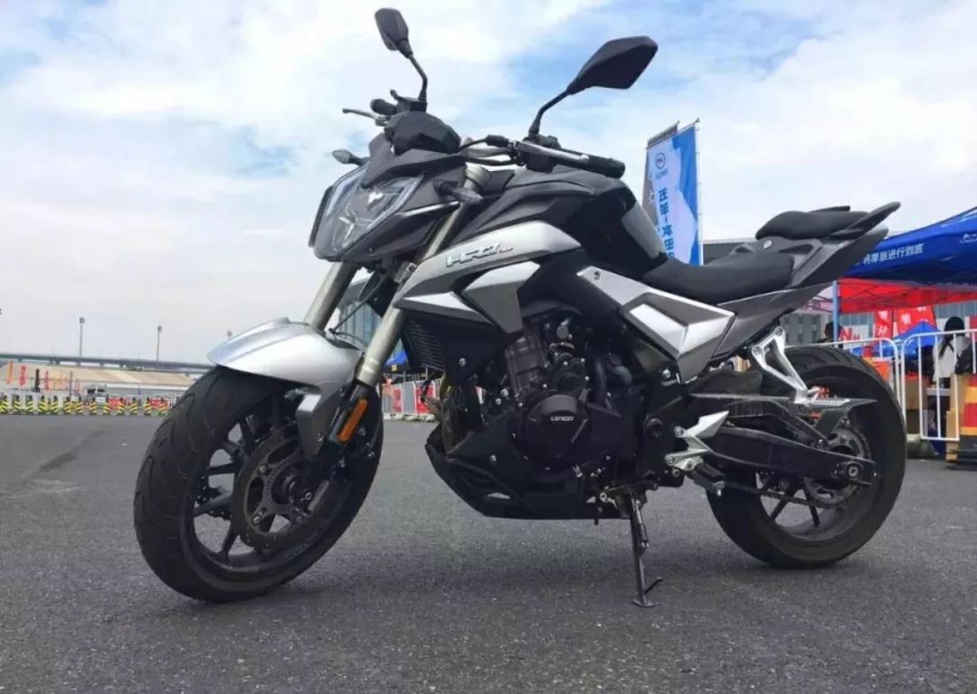 汽车 正文  车型: 隆鑫lx500 大家都说隆鑫是很滑头的,自己逆行工程造