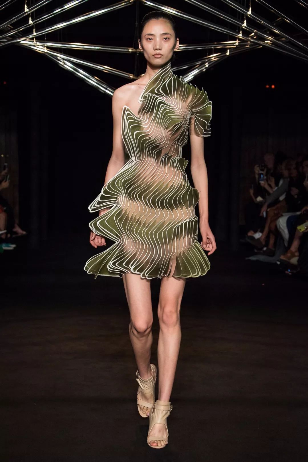 IRISVANHERPEN2018秋冬高级定制秀场