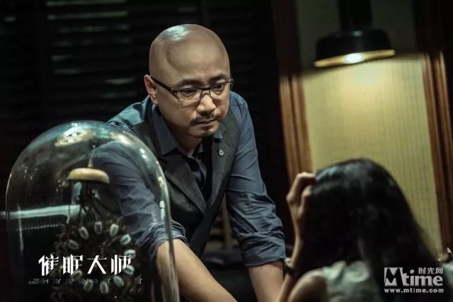 他与宁浩的惊艳之作-在略带黑色幽默的《无人区》中,饰演的利欲熏