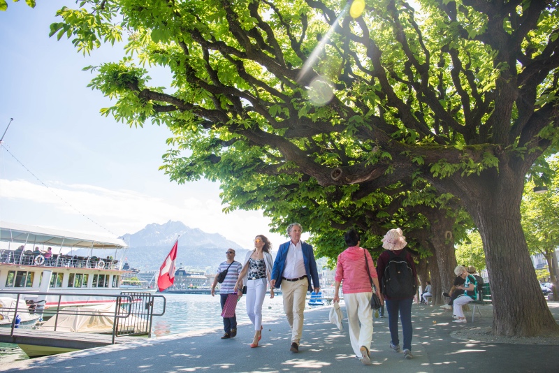 一千多年前的小渔村发展成旅游胜地，中印两国游客纷纷前往