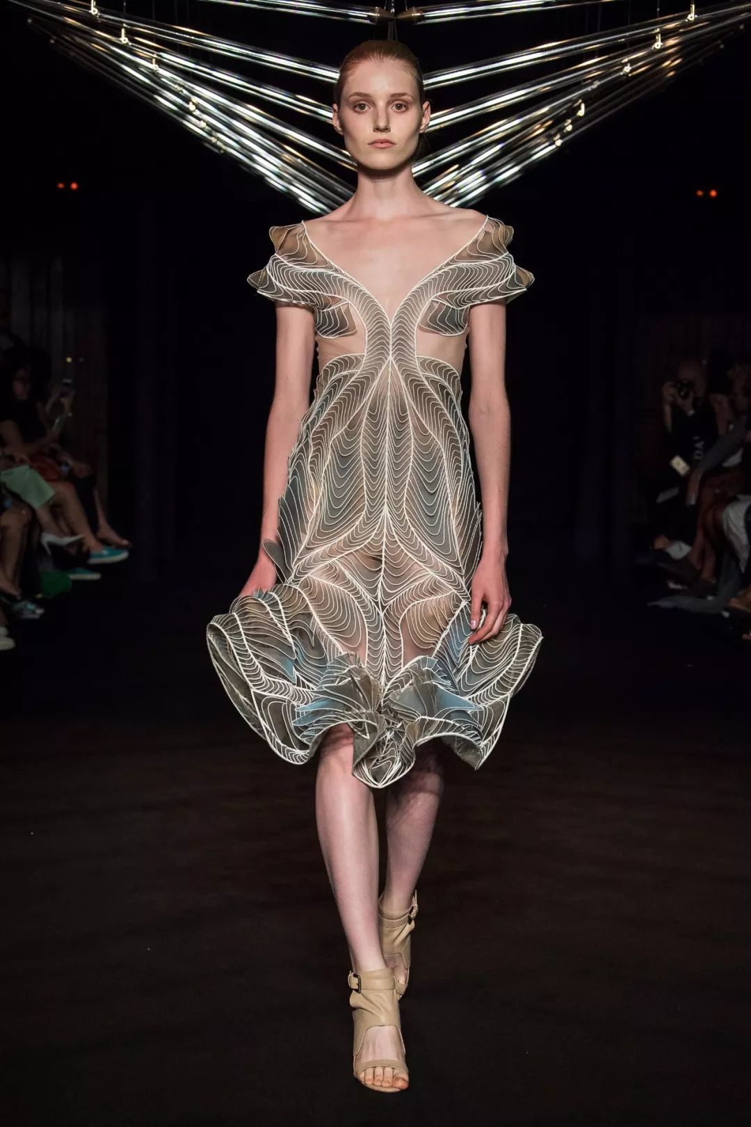 IRISVANHERPEN2018秋冬高级定制秀场