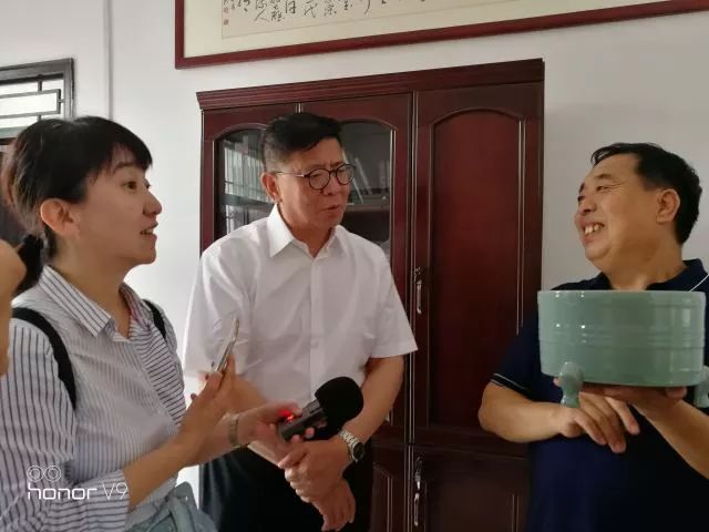 动态中央广播电视总台副总编史敏到宝丰县采访汝瓷大师王君子