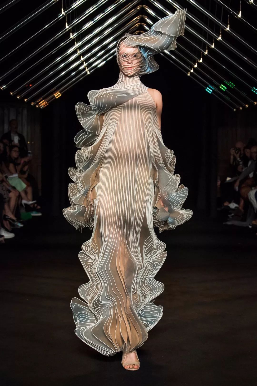 IRISVANHERPEN2018秋冬高级定制秀场