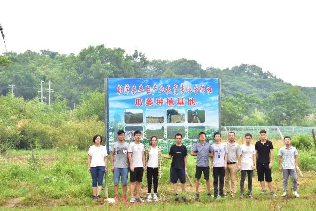 【围观】近日,彭泽县黄花镇这个村被江西某大学选为暑期社会实践目的