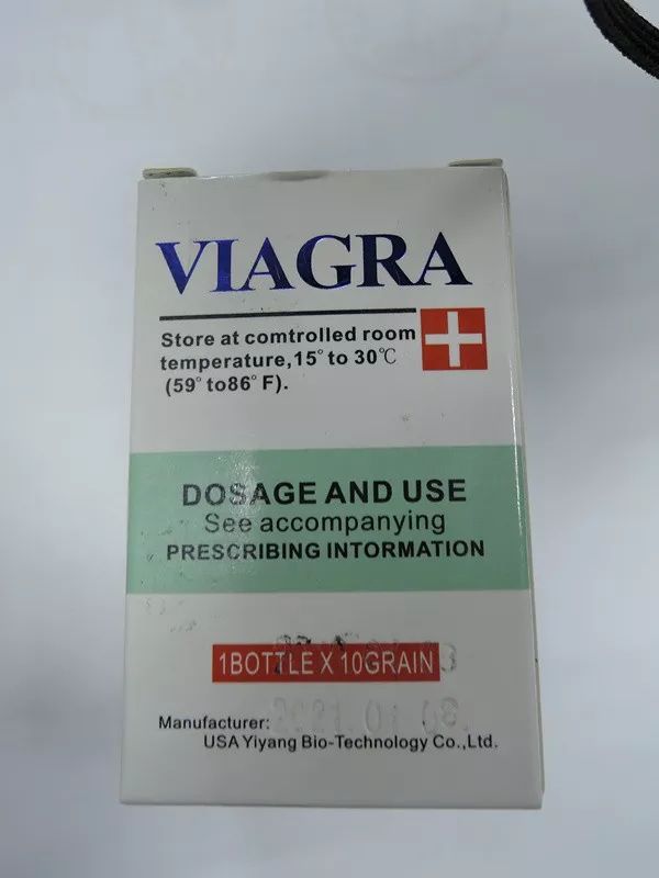 终于发现了猫腻,一红色塑料袋内装着"顶级伟哥","viagra","美国公牛"