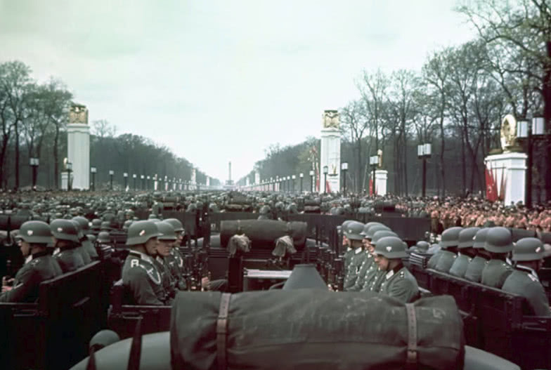 二战前夕纳粹德国阅兵典礼,爆发出的战争潜力让英法恐惧