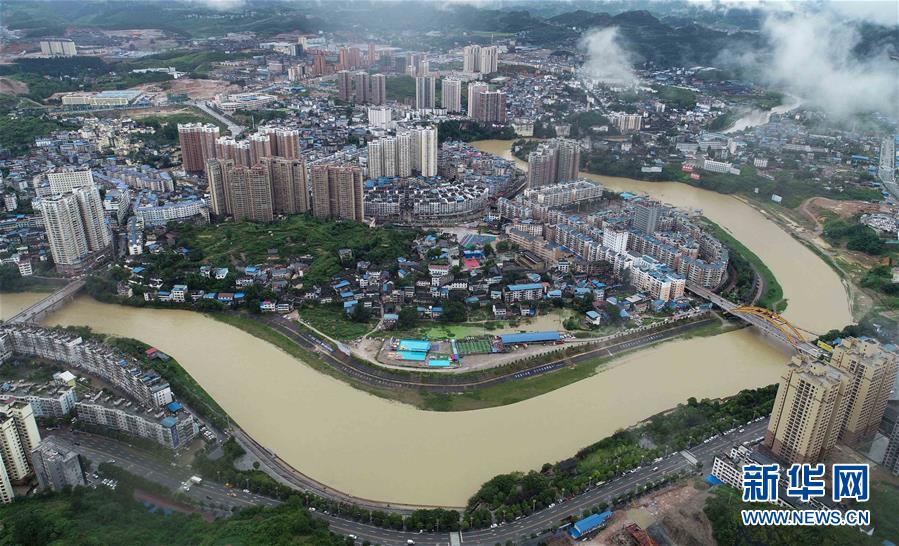 7月6日,贵州省铜仁市松桃苗族自治县松江河水位上涨(无人机拍摄).