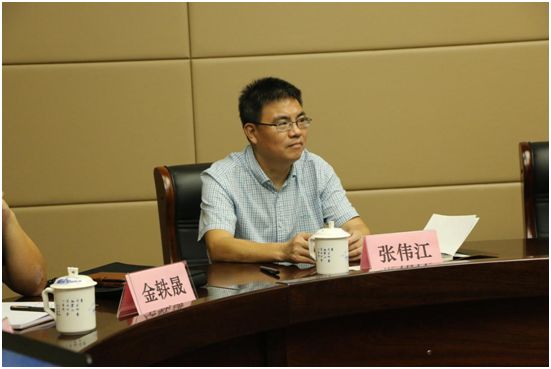 张伟江书记表示,将于9月在柯桥召开的"2018世界布商大会",将凸显柯桥