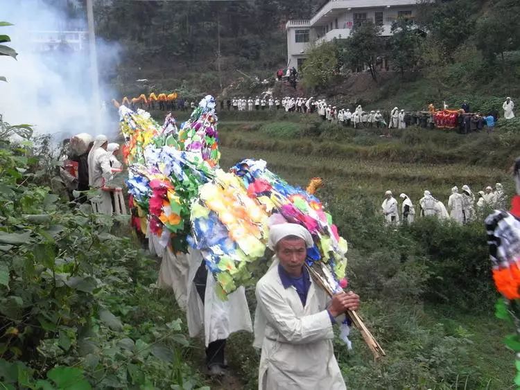 陋习真的该去除了,办丧事能不能简单一点,严肃一点,少折腾死人整活人