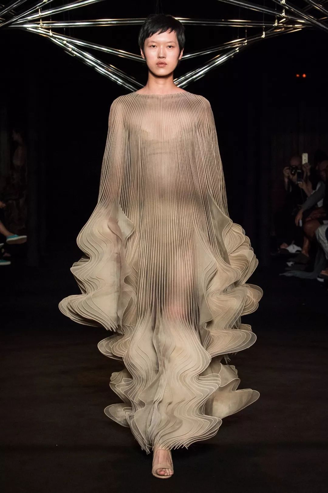 IRISVANHERPEN2018秋冬高级定制秀场