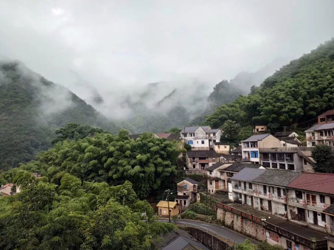 体验当地的民宿风情不仅仅可以休闲观光,欣赏风景>绍兴刻石山风景区