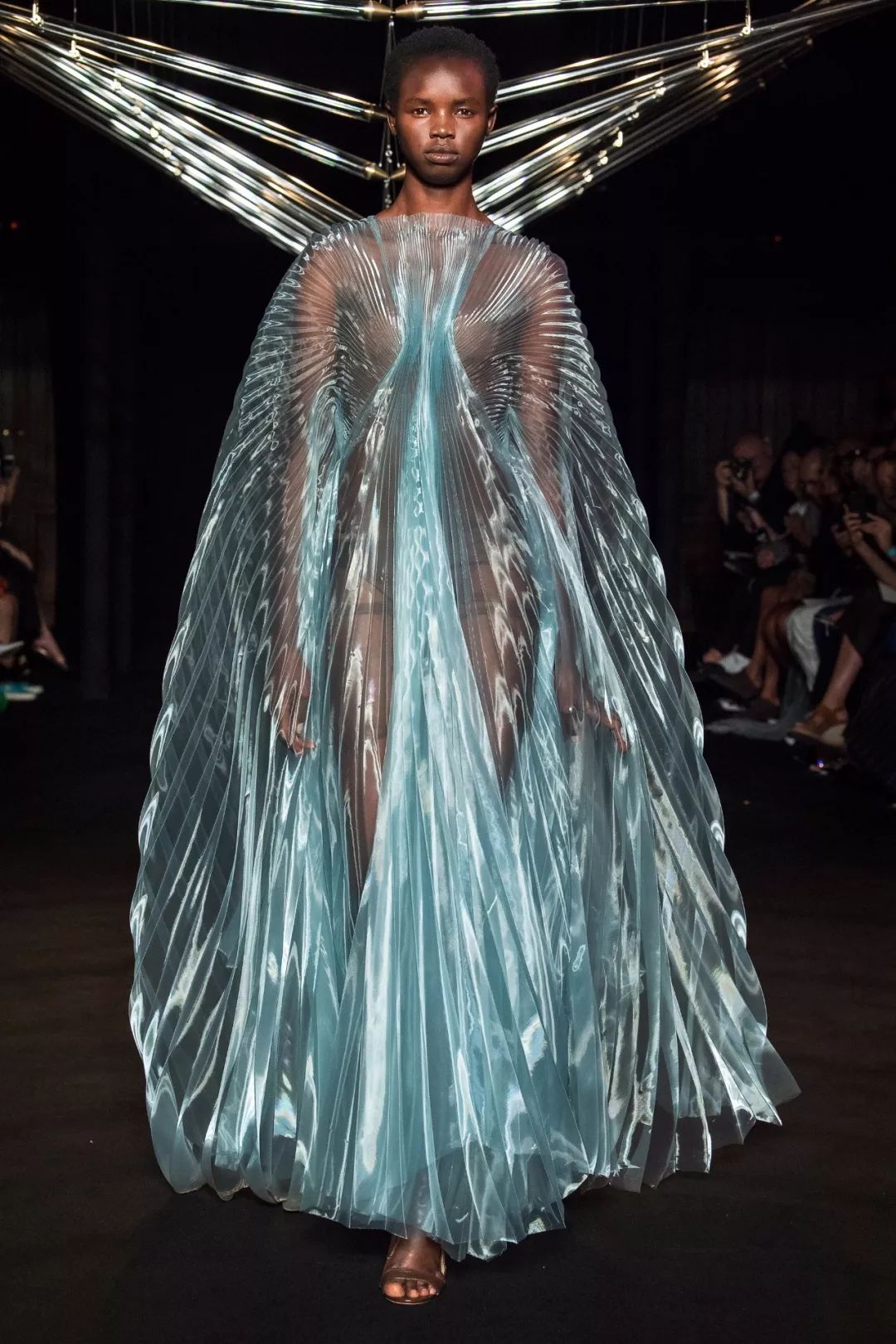 IRISVANHERPEN2018秋冬高级定制秀场