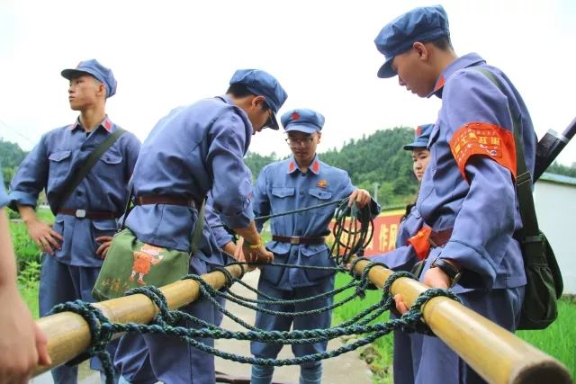 不忘初心牢记使命吃红军粮走红军路有路要记无路苦