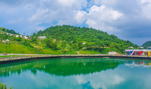 峡城人口_东汇城超市人口图片