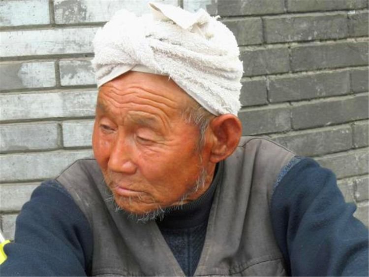 你知道吗陕北人头上拢手巾的习惯至今已有100多年了
