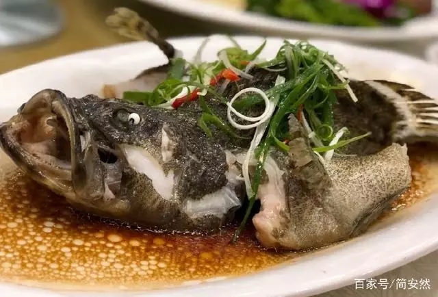美食之乡潮州第一餐,图六有人说是猪皮,其实是靠海吃海
