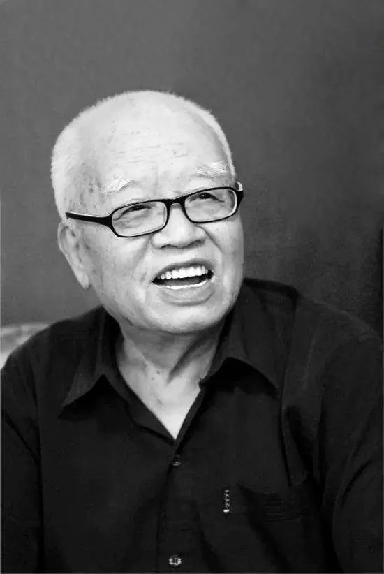 一汽老厂长黄兆銮2003年推出的与一汽老厂长耿昭杰长篇对话《没有自己