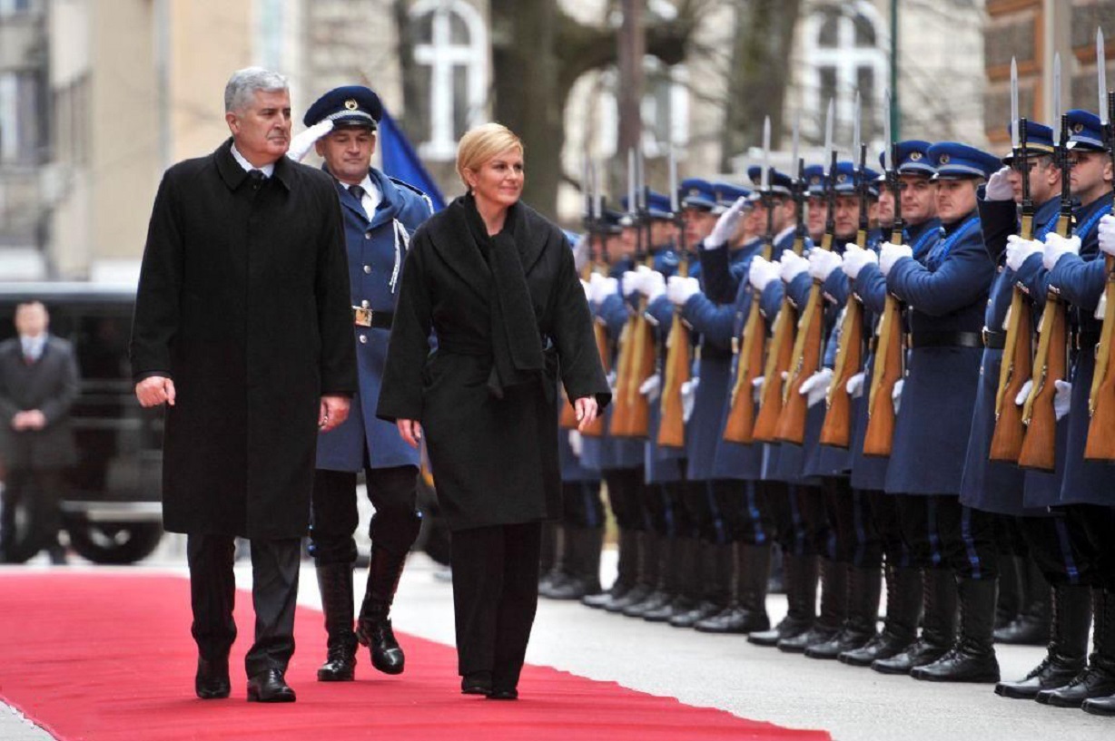 克罗地亚美女总统基塔罗维奇,以惊人的容貌和性感奔放