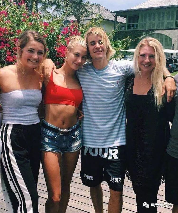 天呐!justin bieber和女友hailey baldwin订婚啦!