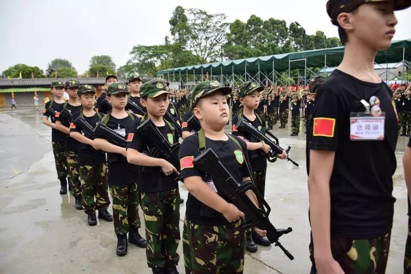 学生的独立学习能力值得每个家长的关注。有些学生在准备做家庭作业之前，需要由老师教，由家长监督。有些学生有能力在没有家长或教师监督的情况下独立学习，而且仍然学得很好。需要监督学习的学生自然更适合于补习教学。家长要做好后勤工作，给孩子养成良好的学习习惯，只要孩子自律性强，原则上没有大的学习问题，成绩非常好。