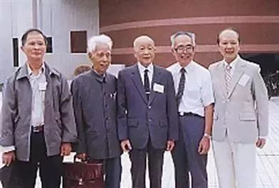 1991年,方德植(左二)与苏步青(左三),谷超豪(右一)等合影