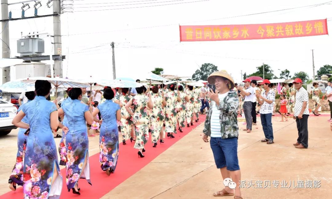 徐闻县迈陈镇昌俸村外嫁金花姐妹回村聚会庆典