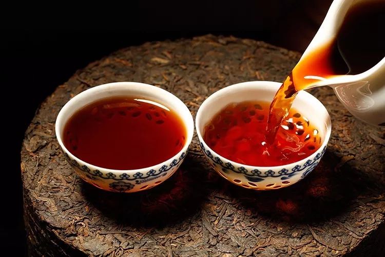 形成普洱茶汤色红的重要成分是什么?