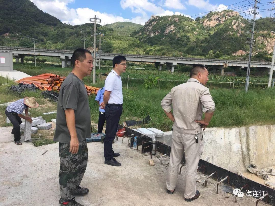 马鼻镇村干部赴河道在建工地和海域养殖区检查防台防汛工作.