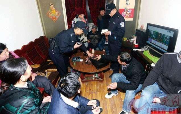 4名湖北荆门京山90后妇女建群组织百余人赌博 被拘 网络不是法外之地