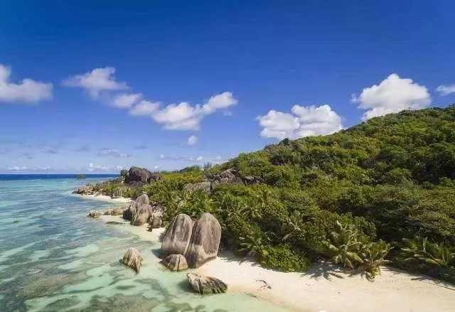 普拉兰岛是西印度洋塞舌尔共和国的第二大岛.它是塞舌尔的人间天堂.