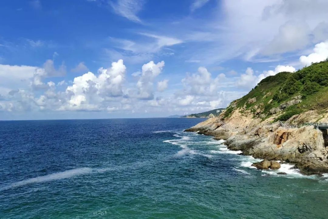 夏日1遇见最美的蓝天白云阳江来到风光旖旎的阳江市闸坡镇度假旅游7月