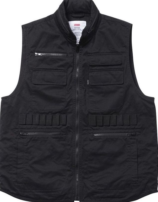 而在今年春夏的单品中,supreme再度祭出的tactical vest,有jason