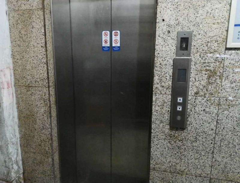 苦不堪言攀枝花某居民楼电梯已停运两个多月业委会集资更换却迟迟收不