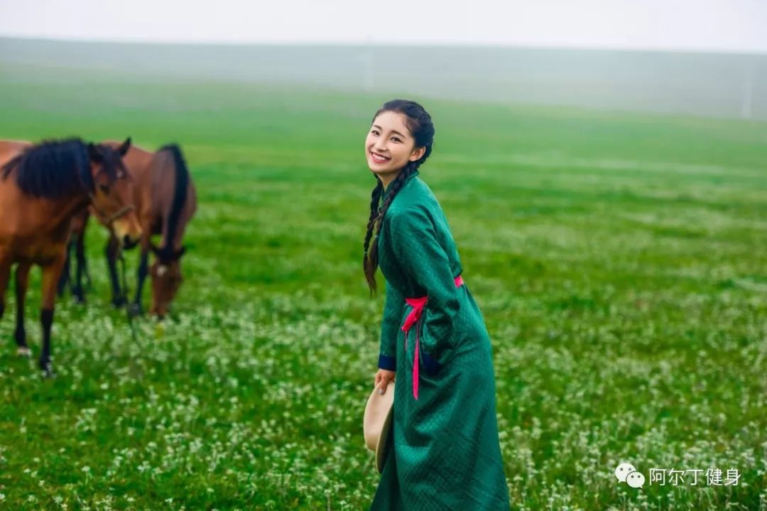 中国传媒大学唯一录取的蒙古族女孩——塔琳