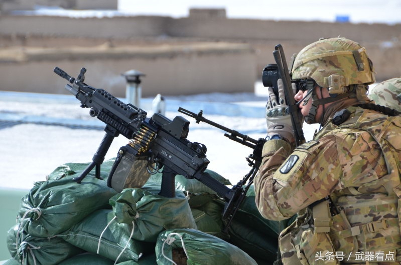 军事丨美军m249班用轻机枪,能在1100米处穿透美军标准钢盔