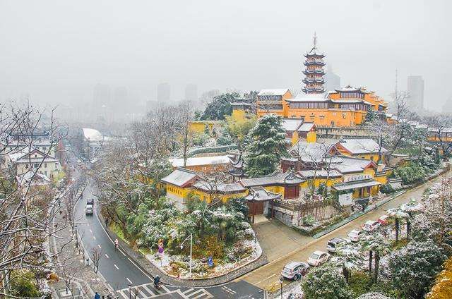 南朝四百八十寺,金陵城中鸡鸣寺