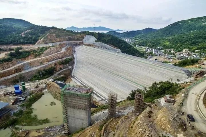 舟山市大陆引水三期工程具有调节大陆引水,提高供水保证率,承担本岛