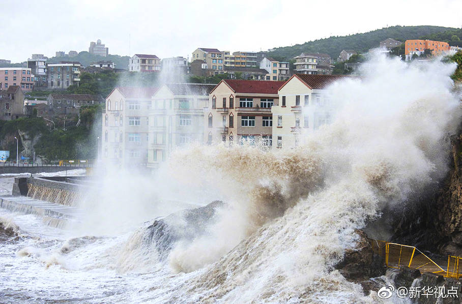 台风登陆浙江画面