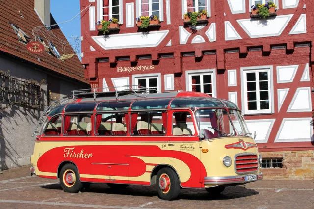 开箱报告这台萌胖的小客车来自欧洲巴士文化的最初记忆118合金全开