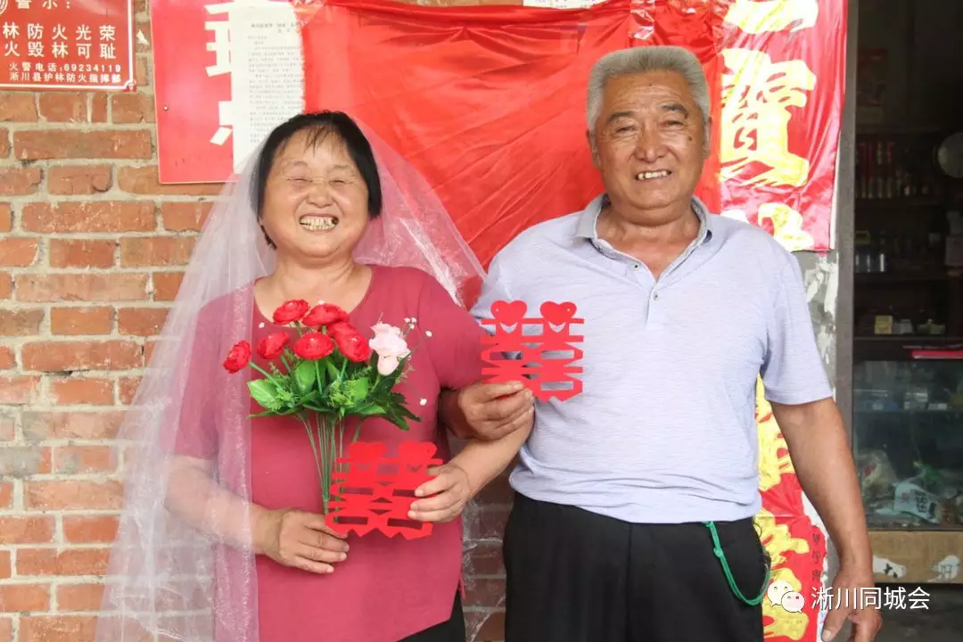 2017年流行婚纱照片_淅川毛堂一对儿结婚40年的老夫妻今天拍了婚纱照.....那时候不流行！