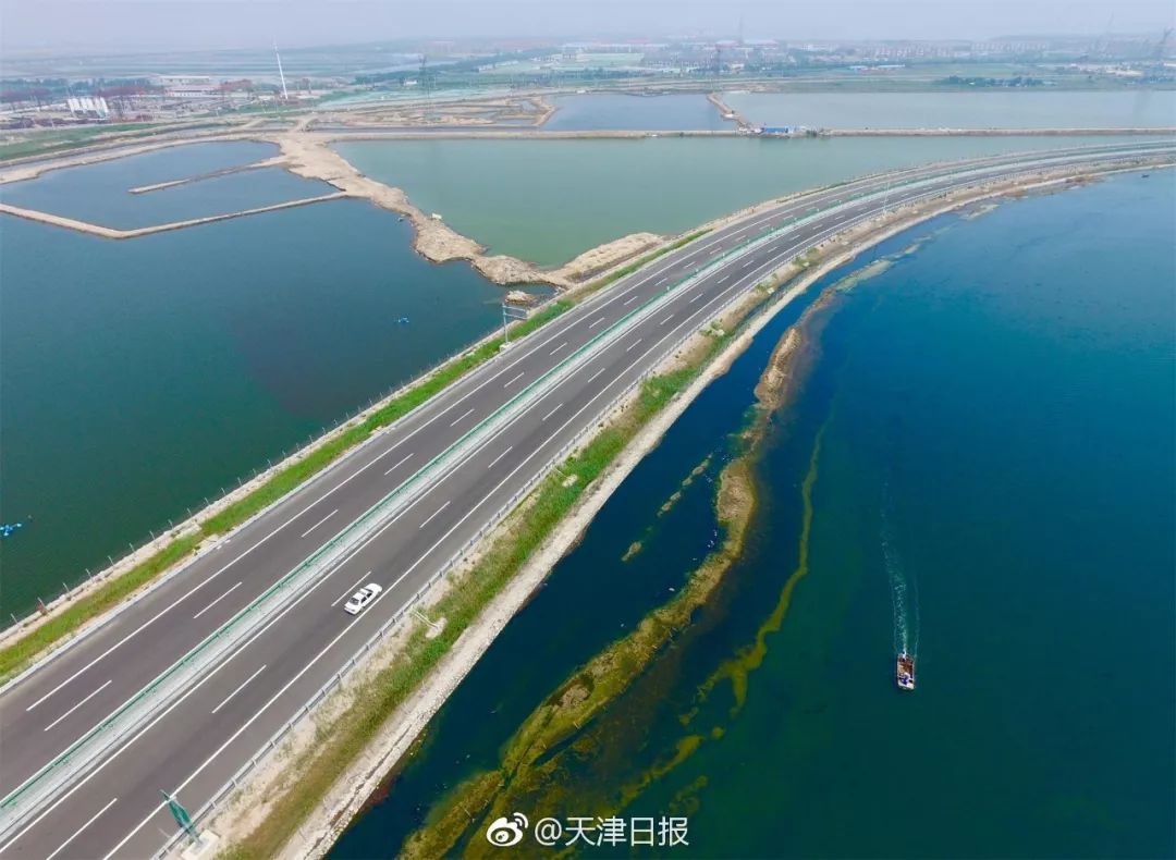 日前,滨海新区绕城高速公路南段已开通运营,服务滨海新区居民及港口
