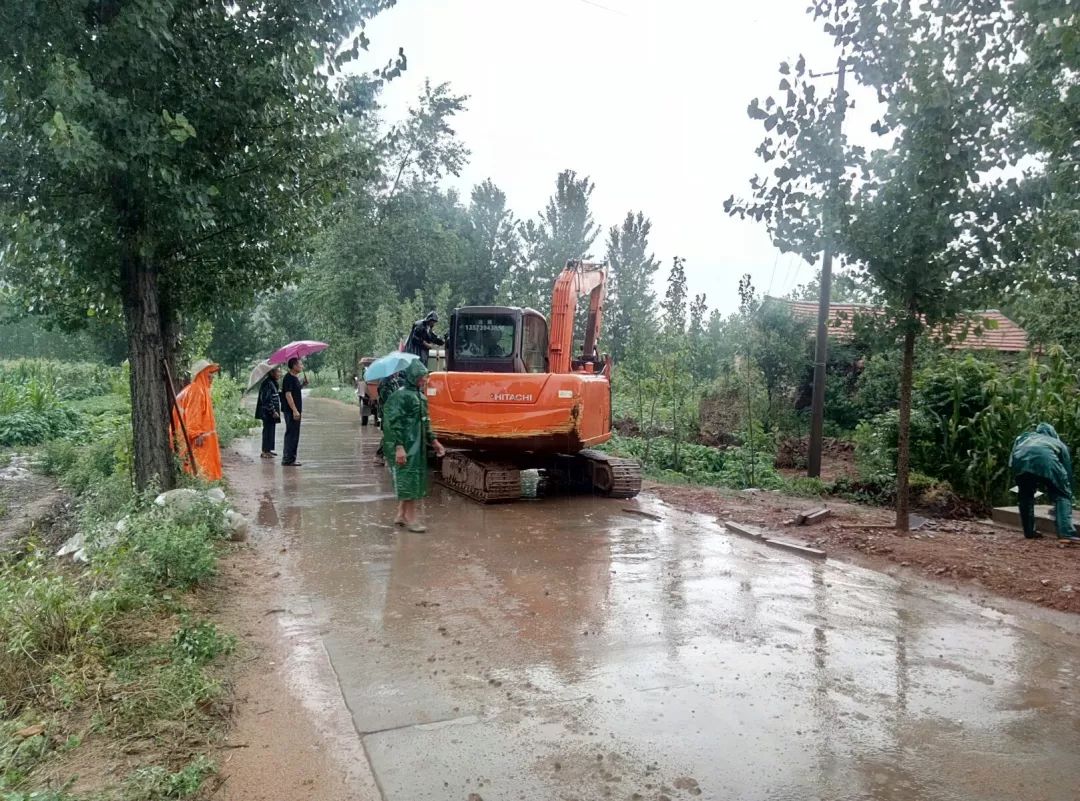 莒南人,风雨中,这个村办了一件大事!快看看啥事!