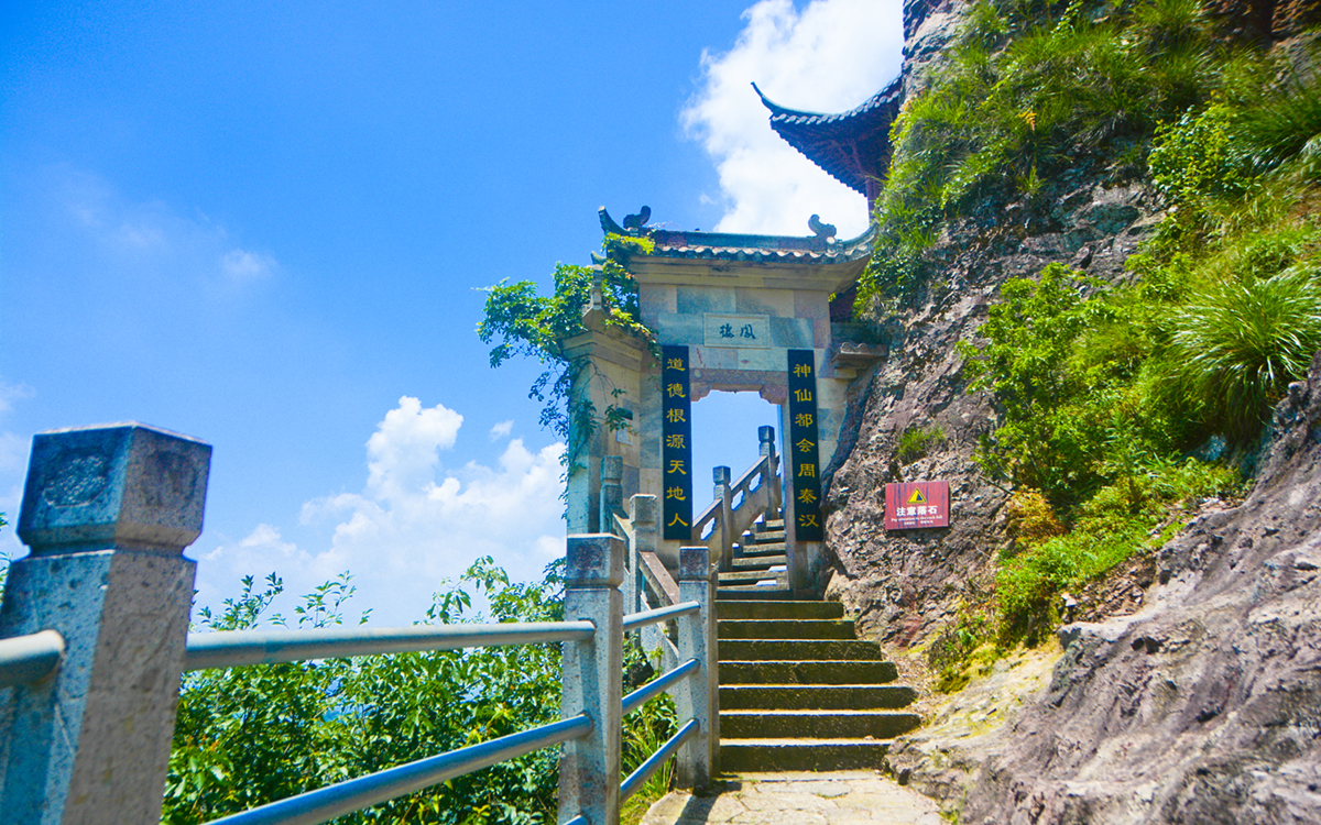 杭州境内，竟有一座江南第一悬空寺，比山西悬空寺落差高360米-pp电子app下载(图5)