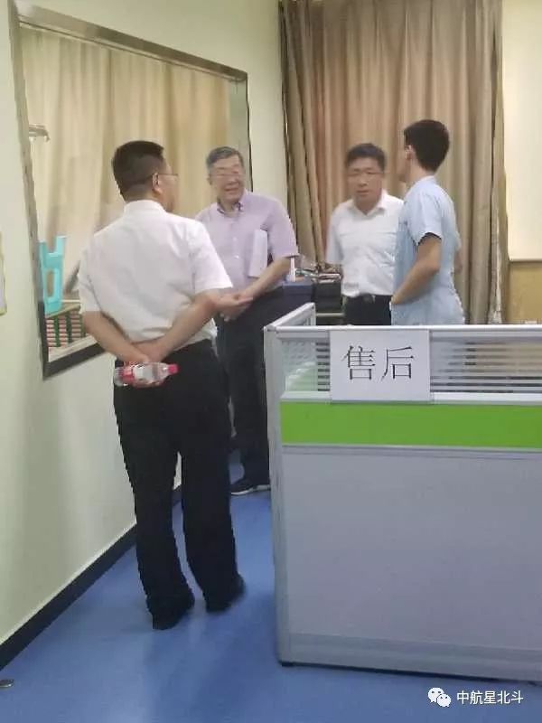 华航韩文仲院长陪同成都工业学院院长,广西财经学院院长到我司研发